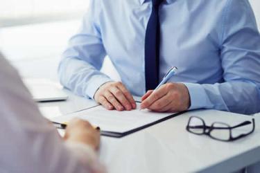 香港公司和內(nèi)地公司簽合同依據(jù)的是香港合同法還是中國(guó)合同法？