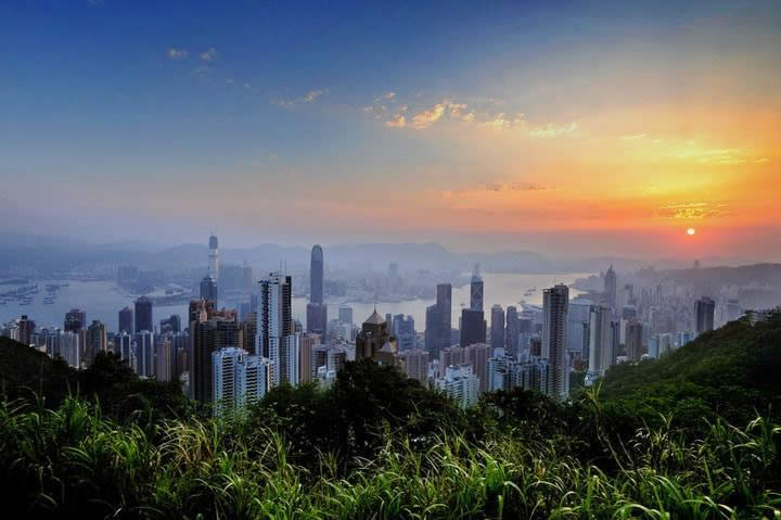 在香港回不了內(nèi)地的香港人如何辦理放棄遺產(chǎn)繼承聲明公證呢？