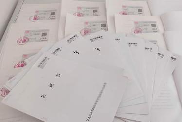 內(nèi)地出生的香港人士現(xiàn)要在香港辦理繼承父母遺產(chǎn)手續(xù)怎么辦理中國出生證明公證認證？