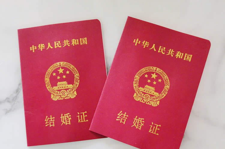 內(nèi)地人士在香港離婚所得的英文離婚判決書要怎么才能得大陸的認(rèn)可呢？