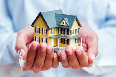 香港人要接受父母贈與的大陸房產(chǎn)但人不方便回內(nèi)地要怎么辦理公證？