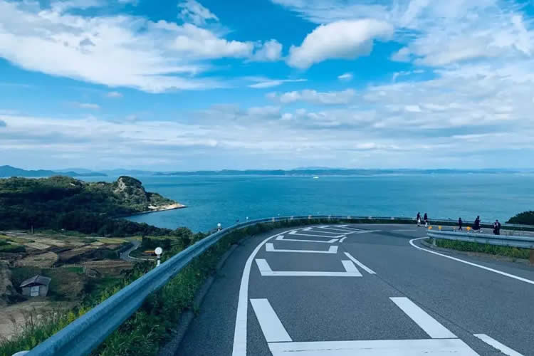 香港人在內(nèi)地結(jié)婚現(xiàn)要在日本生小孩怎么辦理中國結(jié)婚證公證書呢？