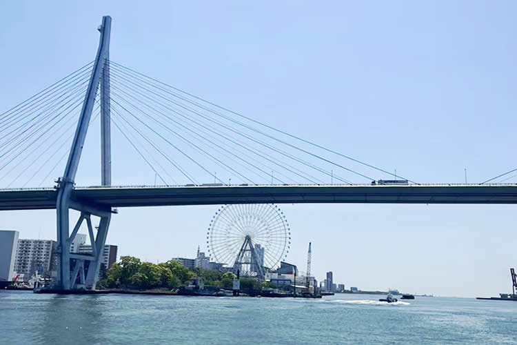 移民香港后要變更內(nèi)地房產(chǎn)信息怎么公證香港護(hù)照和中國(guó)內(nèi)地護(hù)照都是同一個(gè)人呢？