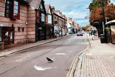 要給英國(guó)籍配偶申請(qǐng)?jiān)趦?nèi)地定居的夫妻團(tuán)聚簽證怎么辦理香港結(jié)婚證公證呢？