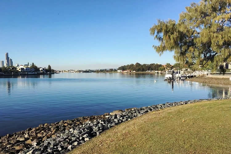 香港人怎么辦理在內地居住期間的無犯罪記錄公證書用于申請新西蘭伴侶工作簽證呢？

