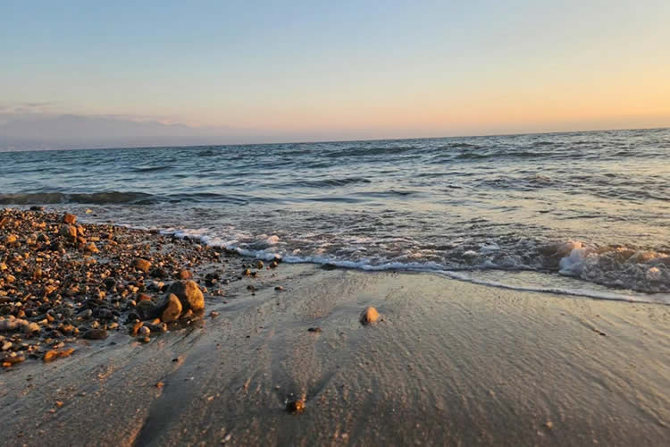 有過一段婚姻的香港人現(xiàn)要在內(nèi)地再婚如何做離婚后未再婚的聲明公證書呢？