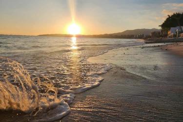 內(nèi)地出生后跟隨父母移居香港，現(xiàn)要怎么辦理出生公證認(rèn)證用于在香港承辦遺產(chǎn)之用呢？