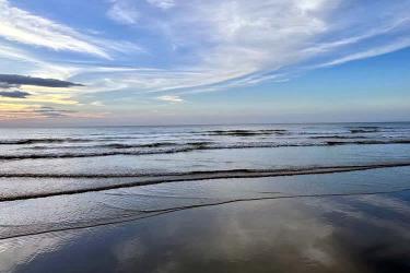 香港人和內(nèi)地人婚后在香港所生子女現(xiàn)要在深圳上學(xué)怎么辦理香港出生紙公證？