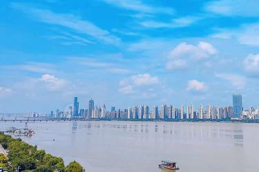 香港人要在深圳辦理房產(chǎn)貸款怎么做無結(jié)婚證明轉(zhuǎn)遞聲明公證書呢？