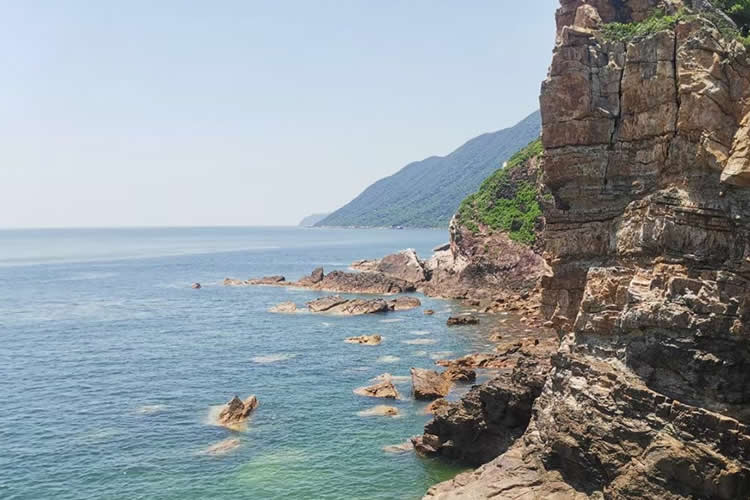 內(nèi)地出生現(xiàn)是臺灣身份要怎么辦理中國無犯罪記錄公證書呢？