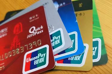 小孩是在香港出生的，現(xiàn)要在深圳銀行開戶怎么辦理母女關系公證書呢？