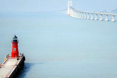 內(nèi)地人和香港人的中國(guó)結(jié)婚證怎么公證用于在香港預(yù)約孕婦床位呢？