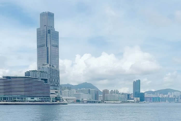 在香港工作的澳門人怎么辦理婚姻及家庭狀況聲明書公證用于在深圳申請減免契稅呢？