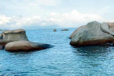 小孩在香港出生后又改了名字怎么公證出生紙是真實的并加蓋轉(zhuǎn)遞章呢？