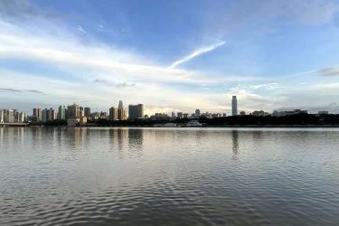 香港公司的董事是臺(tái)灣人怎么做公證用于在北京市收購(gòu)股權(quán)呢？